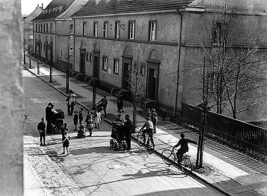 Foto: Ernst Thormann - Straßenmusikanten, Berlin-Neukölln, 1930